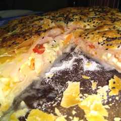 Foto principal de Tarta de jamón, queso tomate y cebolla
