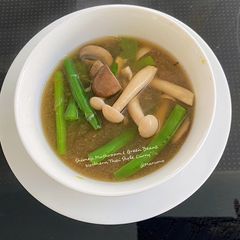 A picture of Shimeji Mushroom & Green Beans, Northern Thai StyleCurry.