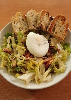 Une photo de Salade Lyonnaise