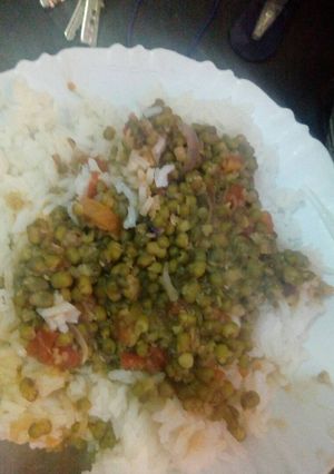 A picture of Rice and ndengu.