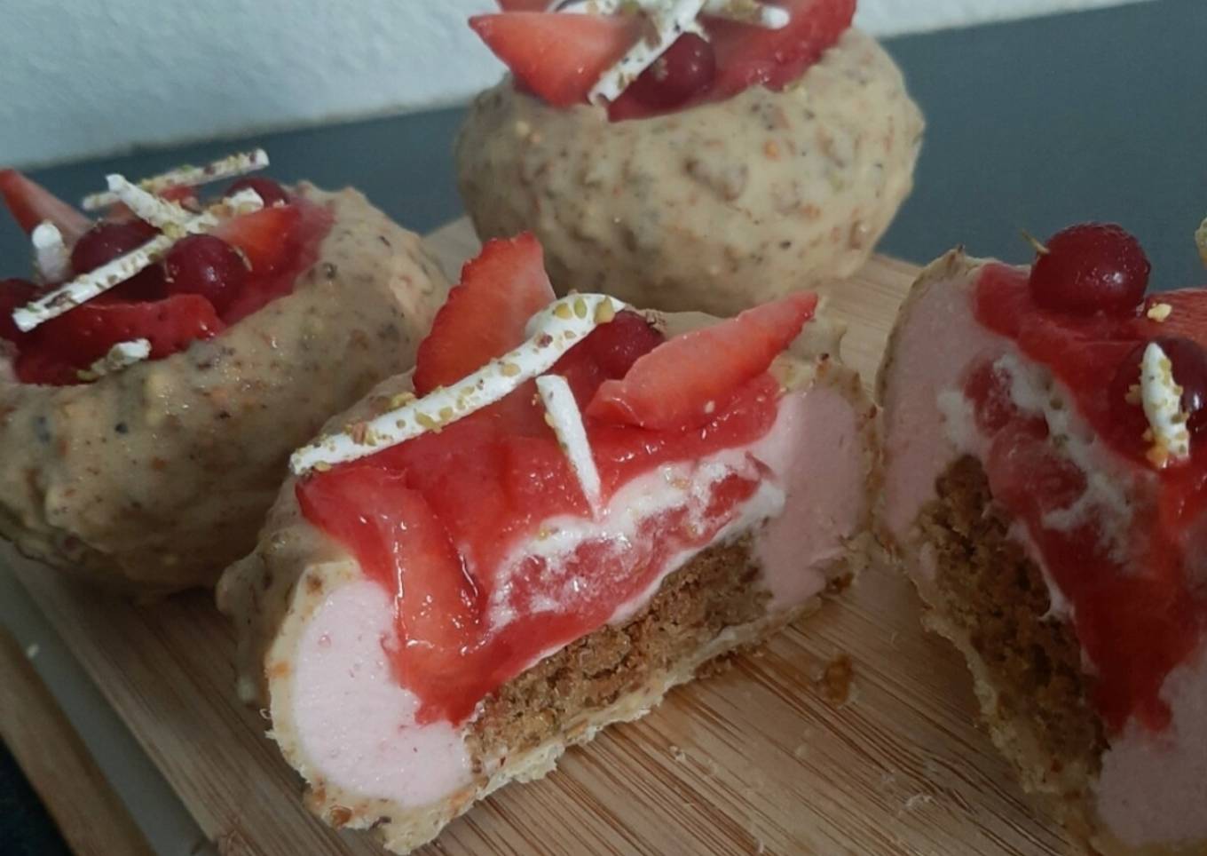 Entremets fraise-pistache