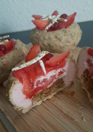 Une photo de Entremets fraise-pistache