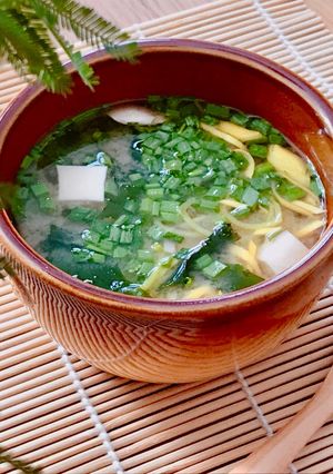 Hình của món Súp Miso Rong Biển Đậu Hủ Nấm Mỡ.