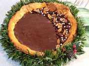 Una foto de tarta de turrón de yema
