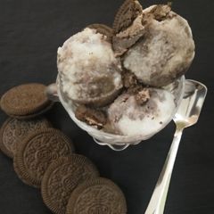 A picture of Homemade Oreo Ice-cream.