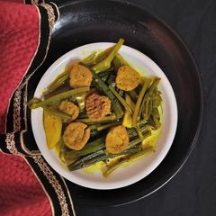 A picture of Dal bari vegetable curry.