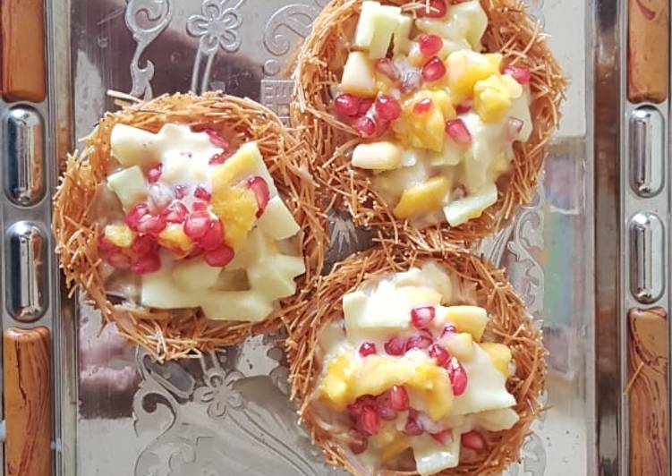 Delightful dessert-Fruit custard basket