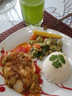 Una foto de Caldo de pescado tipo Madera
