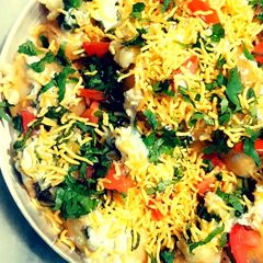 A picture of Sev puri.