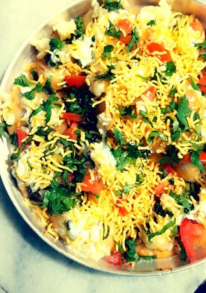 A picture of Sev puri.