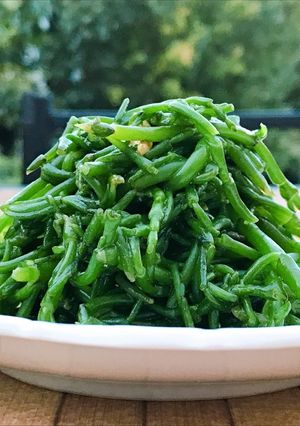 Hình của món 🌱 Rau Ngón Biển (Salicorne) Xào Tỏi.