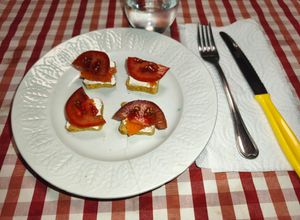 Foto principal de Biscotes salmón con tomate