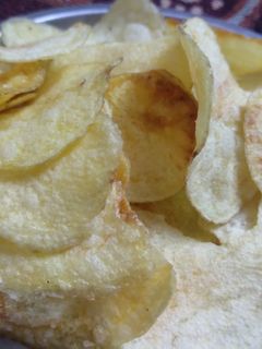 आलू के चिप्स(aloo ke chips recipe in hindi) रेसिपी मुख्य फोटो