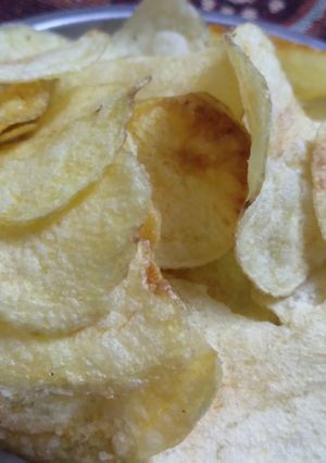 आलू के चिप्स(aloo ke chips recipe in hindi) रेसिपी मुख्य फोटो