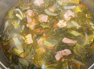 Hình của món Canh dưa chua sườn sụn.