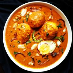 A picture of Mughlai egg korma.