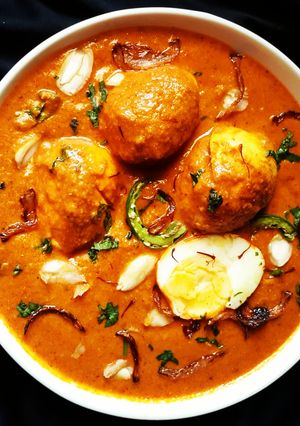 A picture of Mughlai egg korma.