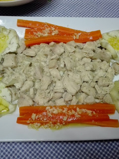 Una foto de Pollo encebollado con verduras al vapor en Thermomix