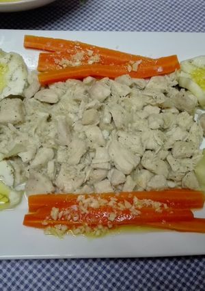 Foto principal de Pollo encebollado con verduras al vapor en Thermomix