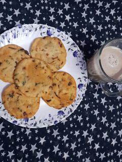 क्रिस्पी राइस पापड़ी (Crispy Rice papdi recipe in Hindi) रेसिपी मुख्य फोटो