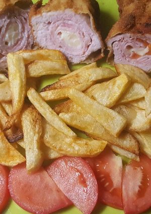Sajttal, sonkával és baconnel töltött rántott karaj recept fotója