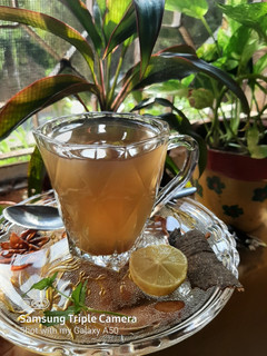 हर्बल चाय (Herbal chai recipe in Hindi) रेसिपी मुख्य फोटो