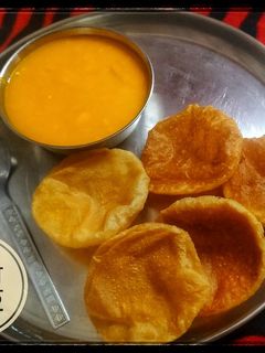 आमरस पुरी (aamras puri recipe in marathi) रेसिपी चे मुख्य फोटो 