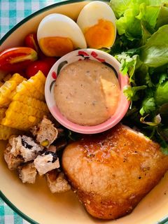 รูปของ สลัดสะโพกไก่อบ🍗น้ำสลัดเต้าหู้🫛เรดซีฟู้ด😅🌶️🧄🥬