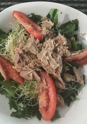 Una foto de Ensalada de Espinacas con atún