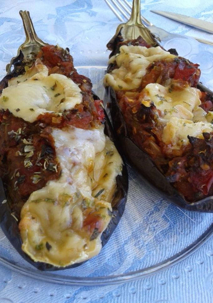 Una foto de Berenjenas rellenas de verduras