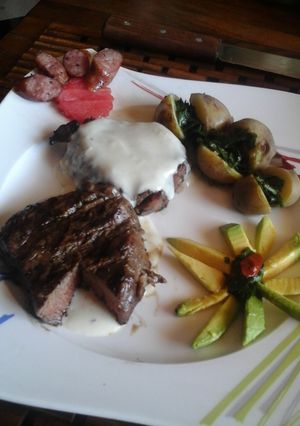 Una foto de Medallones de lomito en salsa roquefort