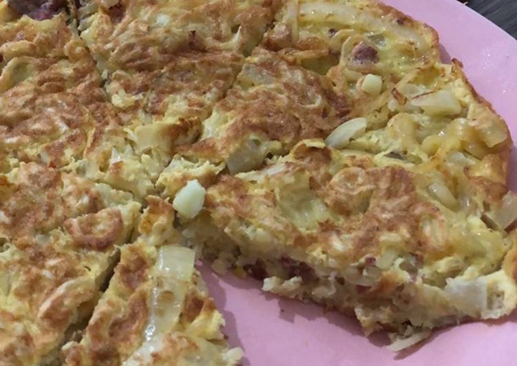 Langkah Mudah untuk Menyiapkan Omelette mie, Menggugah Selera