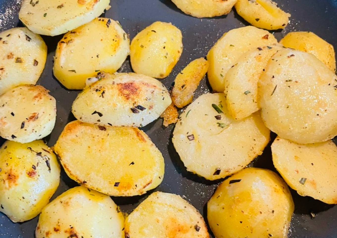 Crispy herby potatoes