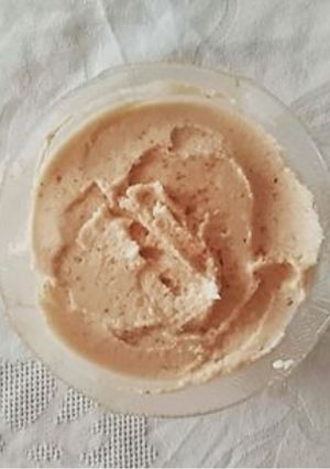 Una foto de Hummus de garbanzos (sin ingredientes raros)