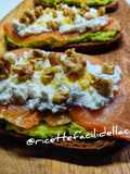 Avocado toast con salmone ricotta e noci