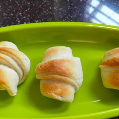 A picture of Bread croissant.