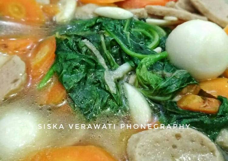 Bayam kuah Bayu (bakso telur puyuh)