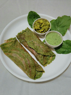 A picture of Spinach moong dal chilla.