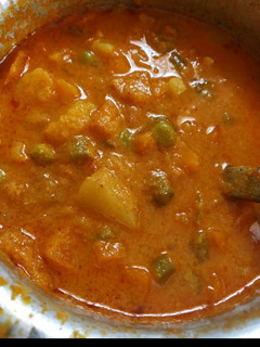 கேரட் பீன்ஸ் குழம்பு(carrot beans kulambu recipe in tamil) செய்முறை முக்கிய புகைப்படம்
