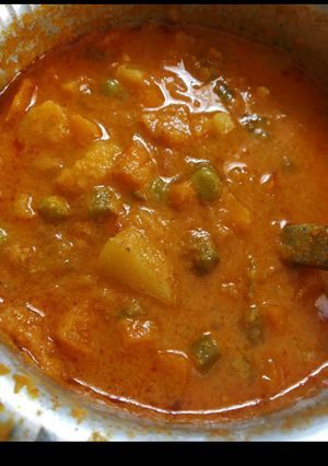 கேரட் பீன்ஸ் குழம்பு(carrot beans kulambu recipe in tamil) செய்முறை முக்கிய புகைப்படம்