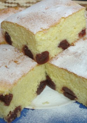 Pillekönnyű meggyes süti kevert tésztából recept fotója