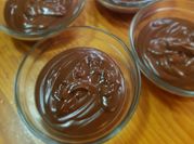 Una foto de postre de maizena con leche