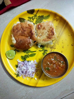 பாவ் பாஜி (Pav baaji recipe in tamil) செய்முறை முக்கிய புகைப்படம்