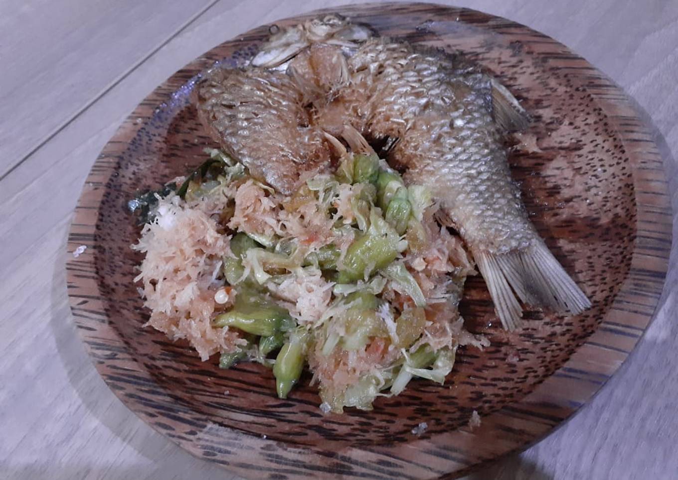 Pecel bunga Turi ikan asin