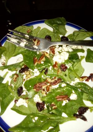 Una foto de Ensalada de espinacas