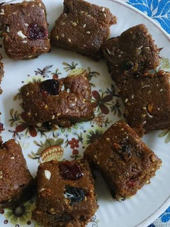 A picture of Ghee residue barfi or squares.