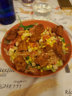 Una foto de Ensalada con pollo