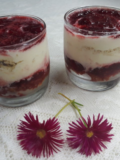 Una foto de Postre de frutillas