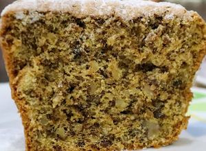Foto de Bolo de Cenoura Húmido com Passas