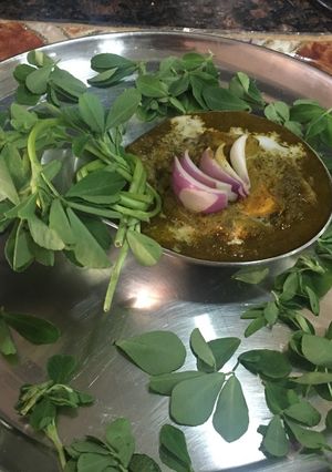 A picture of Aloo methi gravy.